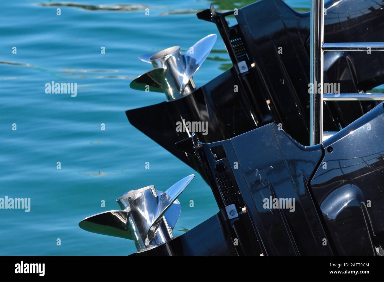 Moteurs Et Hélices Hors-Bord De Bateau De Moteur Banque D'Images