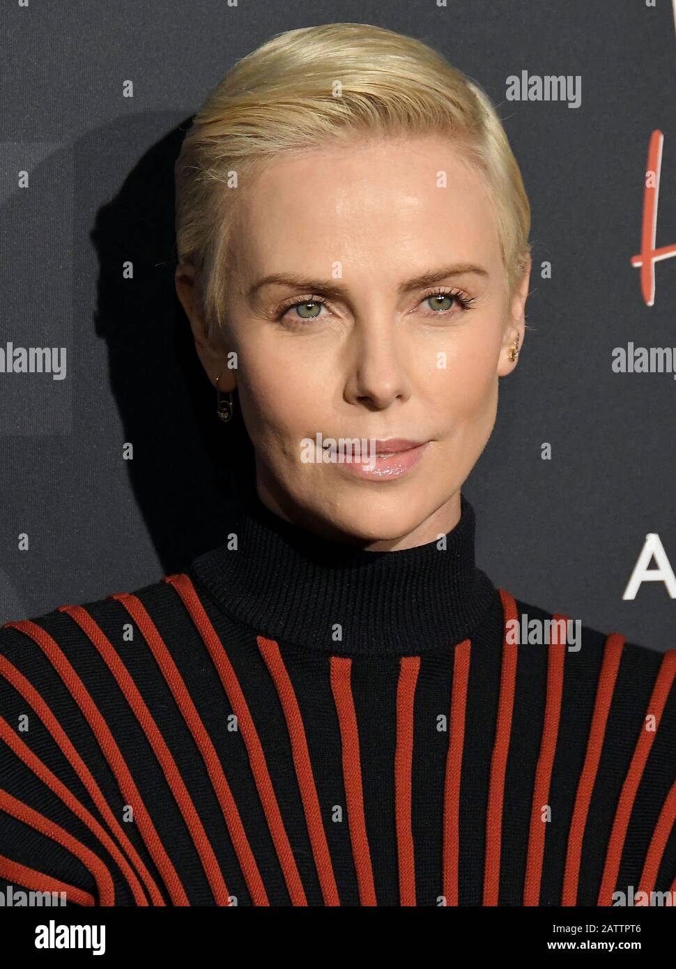 Charlize Theron arrive à l'exposition D'APPEL De Vanity Fair HOLLYWOOD qui s'est tenue à l'espace Annenberg pour la photographie à Los Angeles, CA le mardi 4 février 2020. (Photo De Athanlee B. Mirador/Sipa États-Unis) Banque D'Images