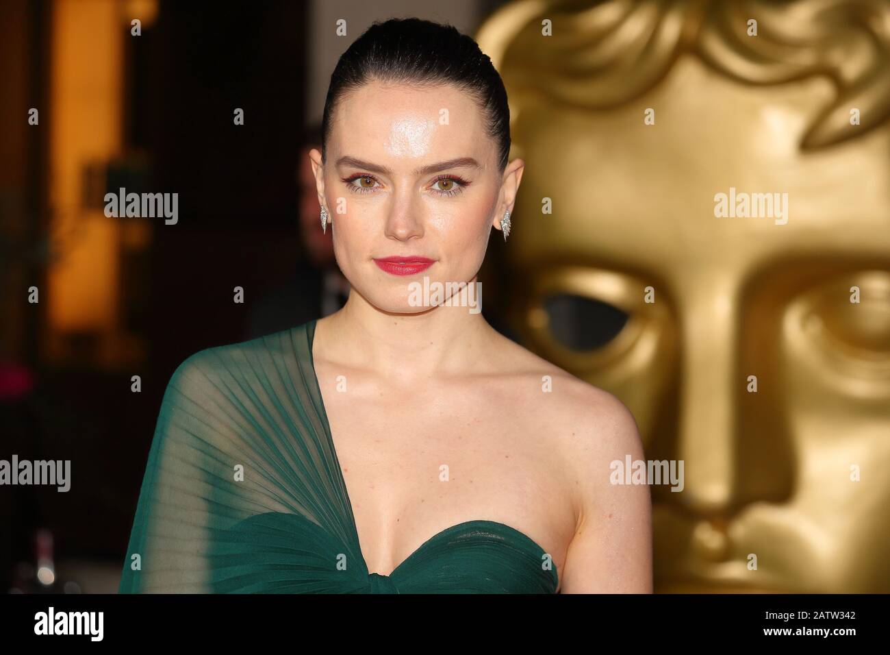 L'actrice Daisy Ridley assiste au dîner après-parti EE BAFTA au Grosvenor House Hotel à Londres, au Royaume-Uni Banque D'Images