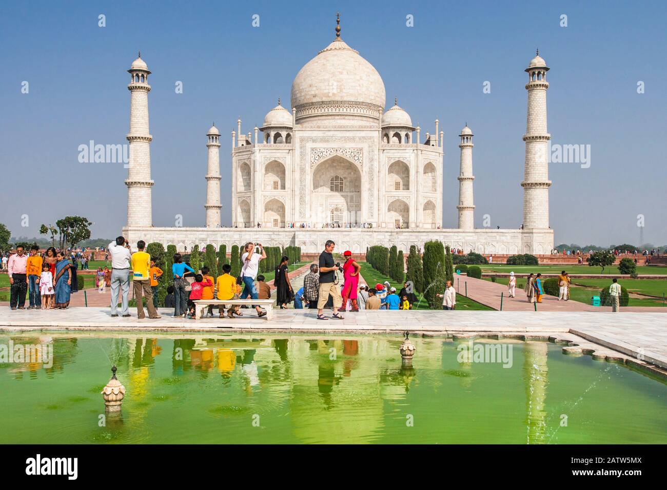 Taj Mahal, mausolée en marbre blanc, construit par Shah Jahan