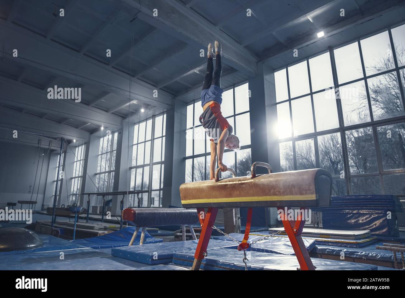 Gymnastique Artistique Garcon Banque d'image et photos - Alamy