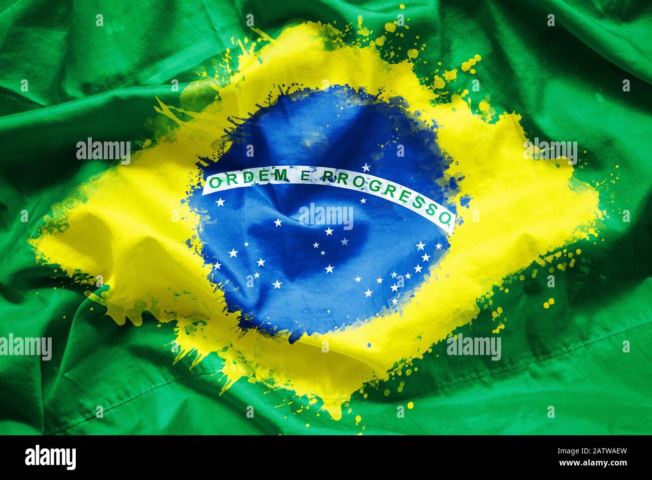 Drapeau République fédérative du Brésil (Brésil) par aquarelle peinture pinceau sur toile tissu, style grunge Banque D'Images