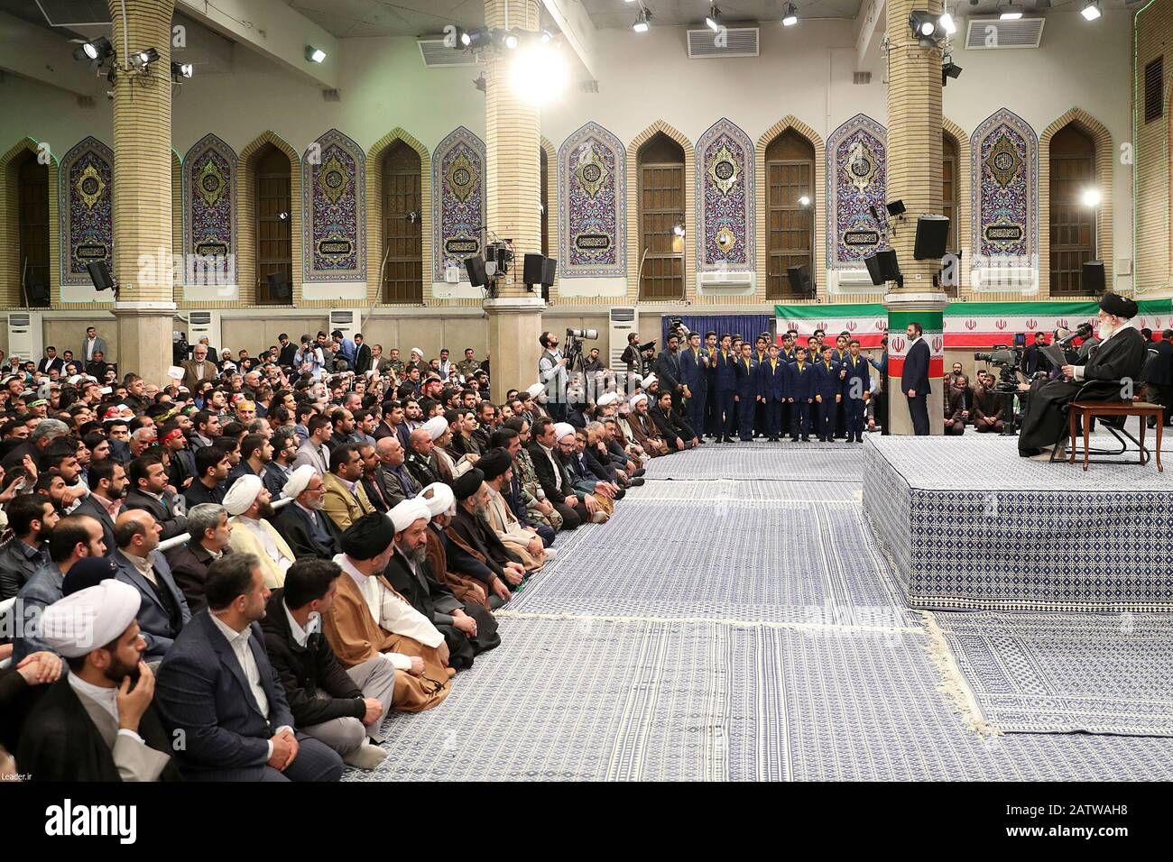 Iran. 5 février 2020. Une photo de document fournie par le site officiel du leader suprême iranien ALI KHAMENEI lui montre qu'il s'adresse à la foule lors d'un événement qui s'est tenu à Téhéran le 5 février 2020 à l'occasion du 41 e anniversaire de la victoire de la révolution islamique qui a dépolié la monarchie en 1979. Crédit: Site Web Du Leader Suprême Iranien/Zuma Wire/Alay Live News Banque D'Images