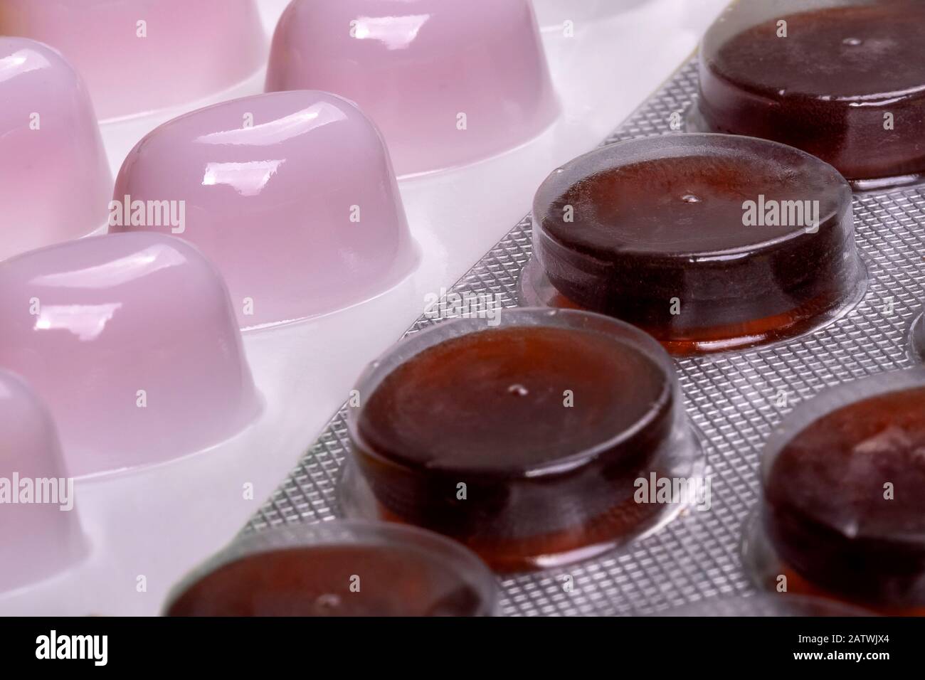 Gros plan de plaquettes thermoformées avec des pilules. Médecine et concept de santé. Banque D'Images