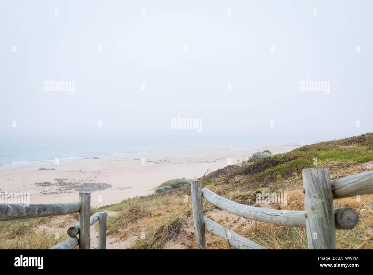 Brouillard marin roulant à Wyalup Rocky point Bunbury Banque D'Images