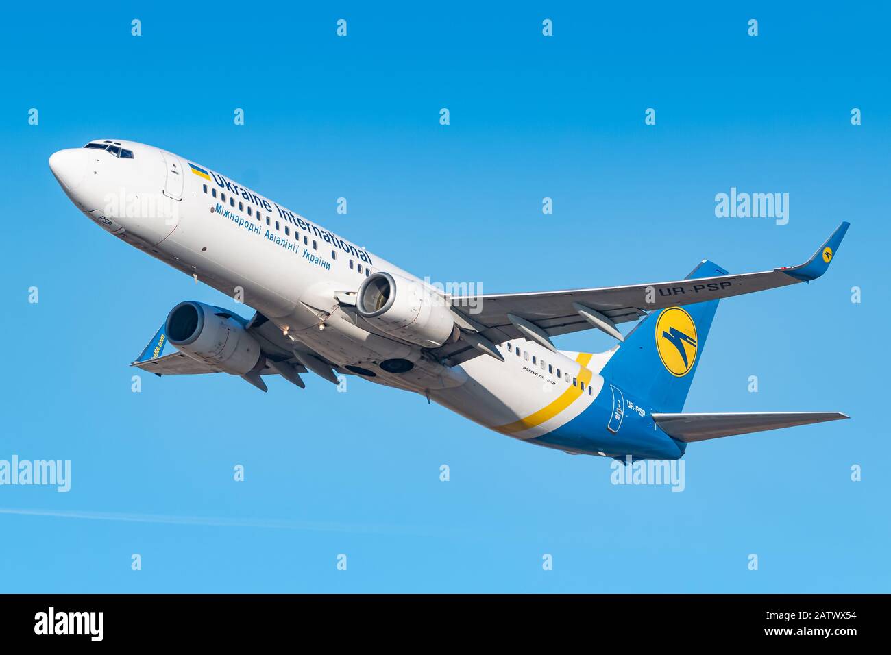 Munich, Allemagne - 17 février 2019: Ukraine avion international Boeing 737 à l'aéroport de Munich (MUC) en Allemagne. Boeing est un constructeur d'avions Banque D'Images