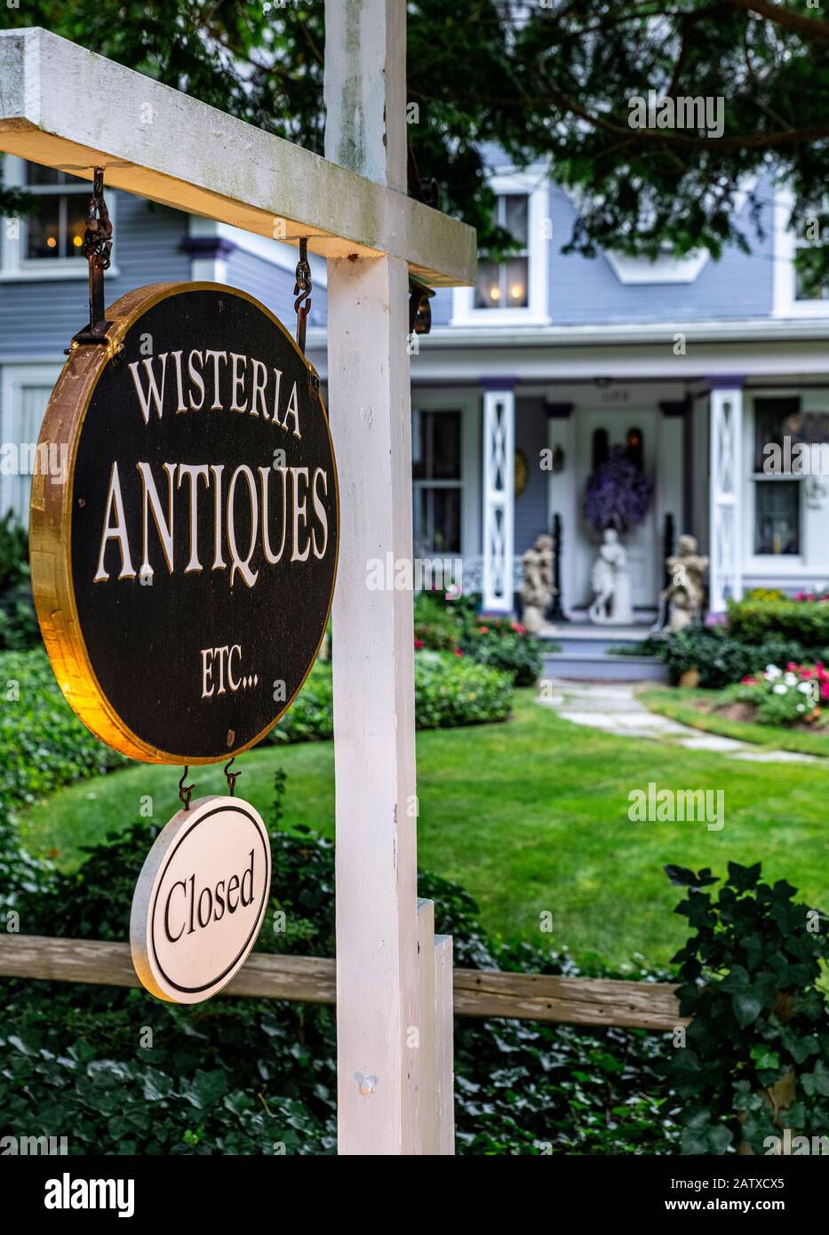 Boutique d'antiquités de wisteria à Brewster. Banque D'Images