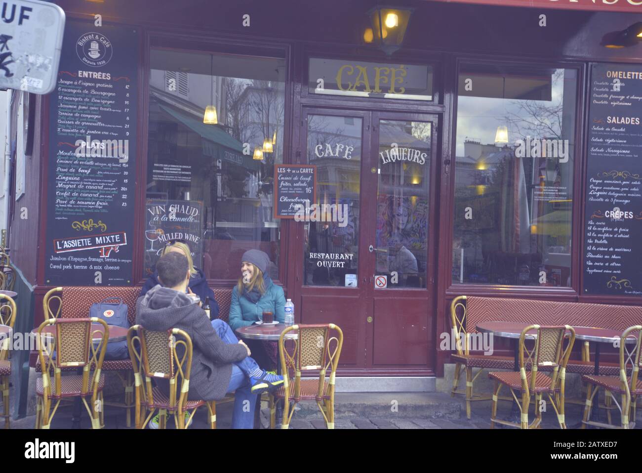 Café vie à Paris, par pasakdek Banque D'Images Café vie à Paris, par pasakdek Banque D'Images
