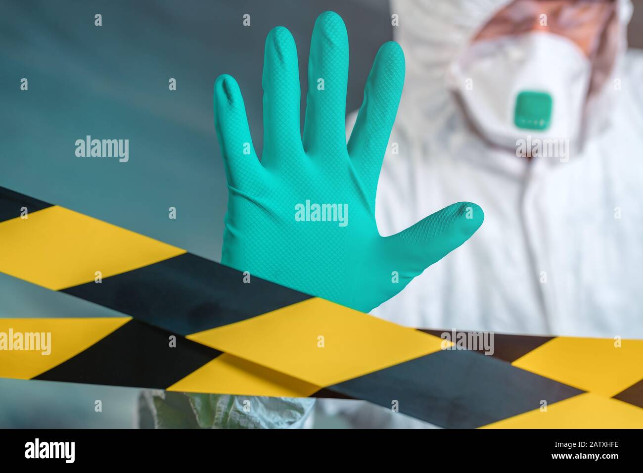 Épidémiologiste gestuelle signe de la main dans la quarantaine du coronavirus, foyer sélectif Banque D'Images