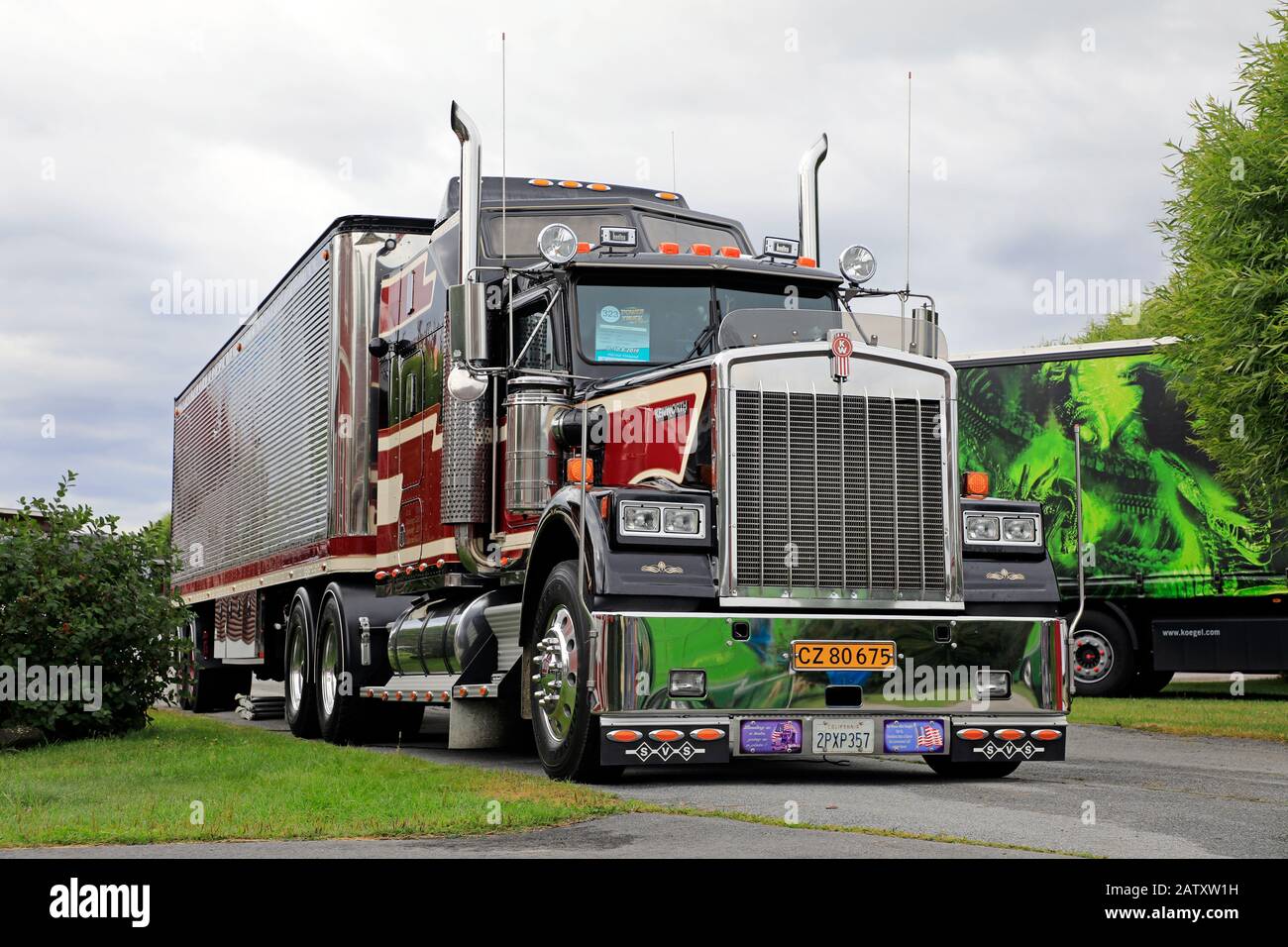 Sundance Kid Saloon Classic Kenworth Truck W900 B an 1987 et Great Dane Trailer on Power Truck Show 2019, Alaharma, Finlande. 9 Août 2019. Banque D'Images