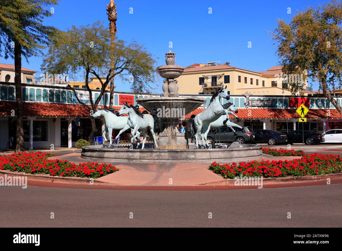 Fontaine des chevaux de bronze dans le quartier commerçant de la 5ème Avenue de la Vieille Ville Scottsdale AZ Banque D'Images