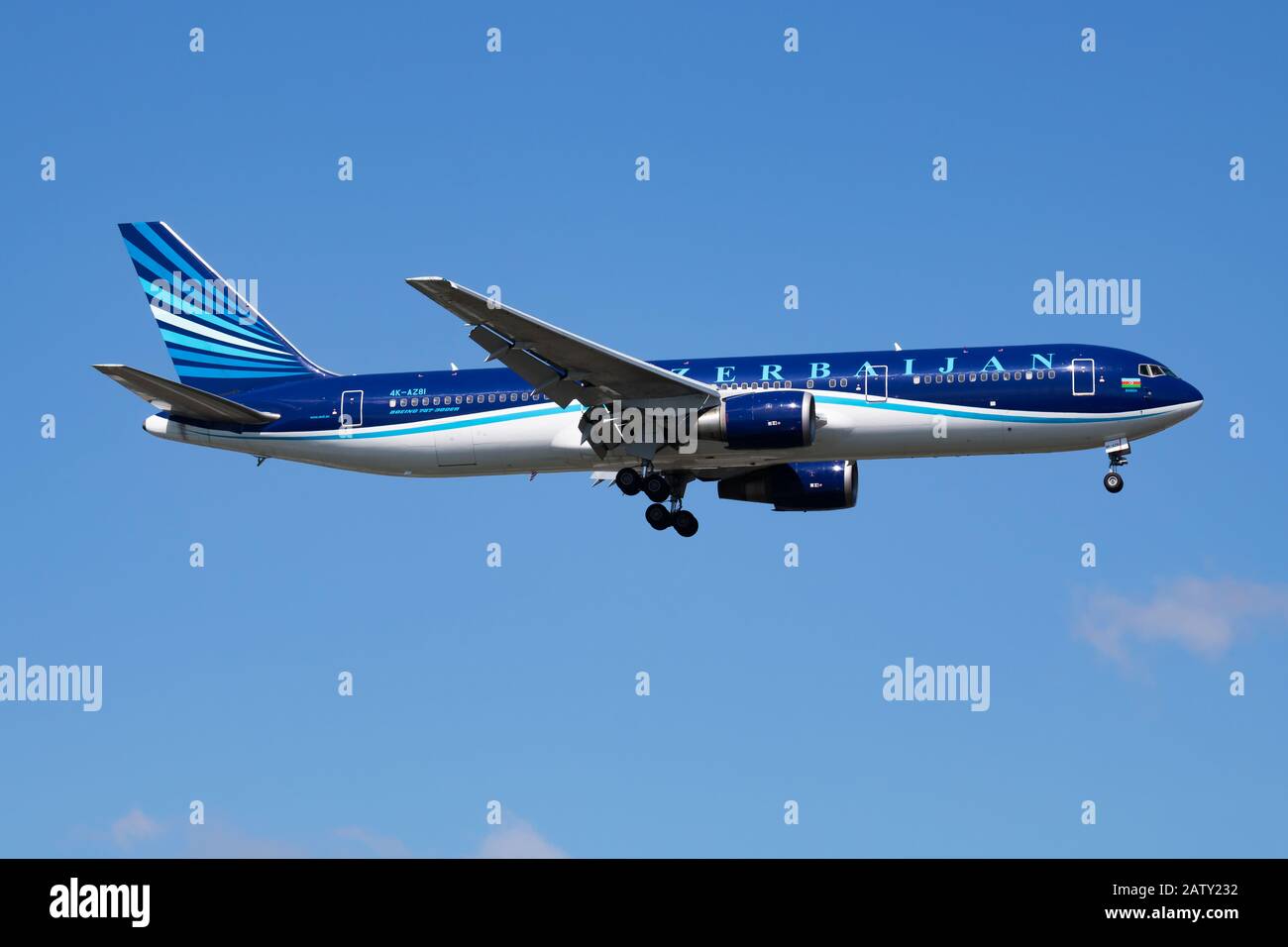 Istanbul / Turquie - 29 mars 2019 : AZAL Azerbaijan Airlines Boeing 767-300 4K-AZ81 avion du passager l'arrivée et l'atterrissage à l'aéroport Ataturk d'Istanbul Banque D'Images