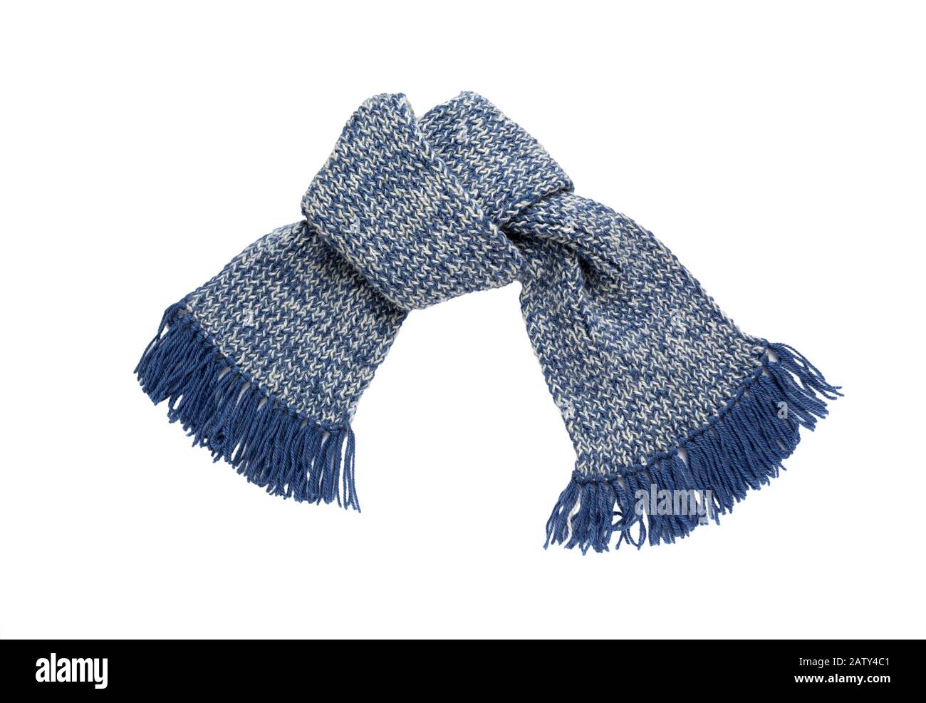 Écharpe tricotée à la main avec frange sur fond blanc. Écharpe en laine  colorée Photo Stock - Alamy