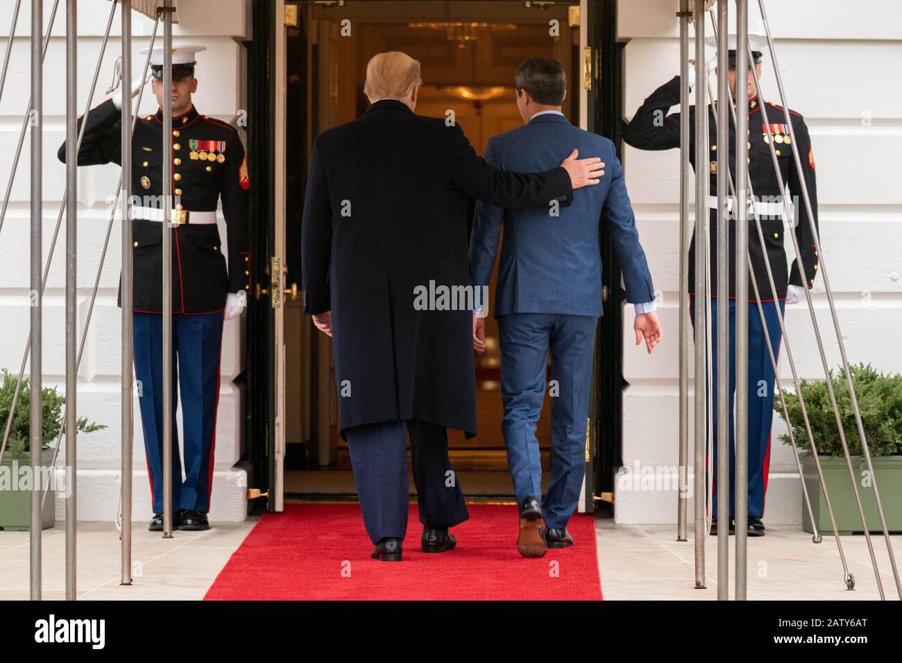 Washington, États-Unis. 05 février 2020. Le président américain Donald Trump se présente avec le leader vénézuélien de l'opposition Juan Guaido à son arrivée pour une réunion sur la pelouse sud de la Maison Blanche à Washington, DC, le mercredi 5 février 2020. Photo de Ken Cedeno/UPI crédit: UPI/Alay Live News Banque D'Images