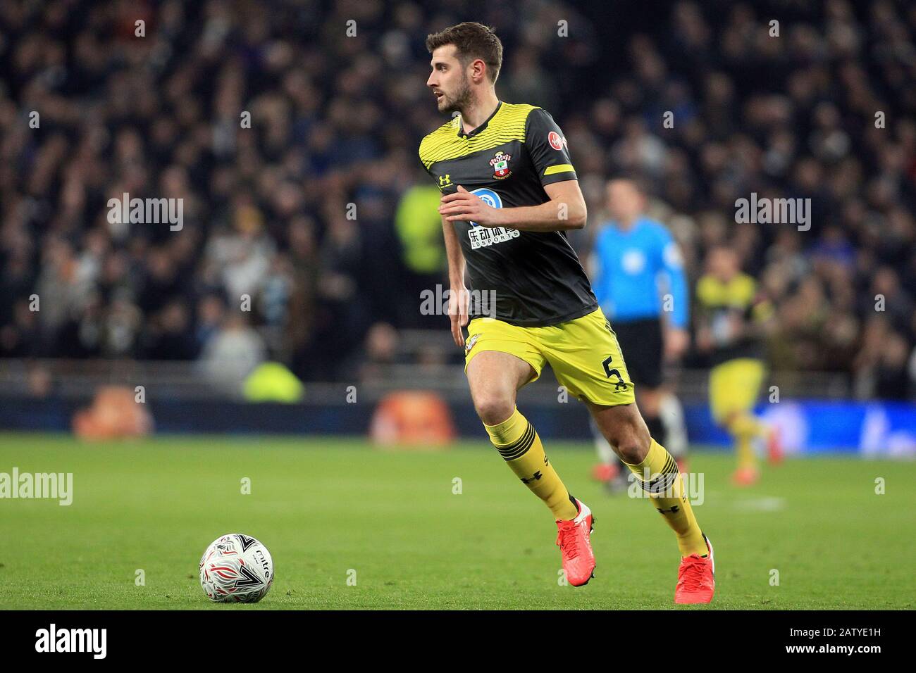 Londres, Royaume-Uni. 05 février 2020. Jack Stephens de Southampton en action. The Emirates FA Cup, 4ème match de replay rond, Tottenham Hotspur contre Southampton au stade Tottenham Hotspur à Londres le mercredi 5 février 2020. . Utilisation éditoriale uniquement, licence requise pour une utilisation commerciale. Aucune utilisation dans les Paris, les jeux ou une seule publication de club/ligue/joueur . Crédit : Andrew Orchard Sports Photographie/Alay Live News Banque D'Images