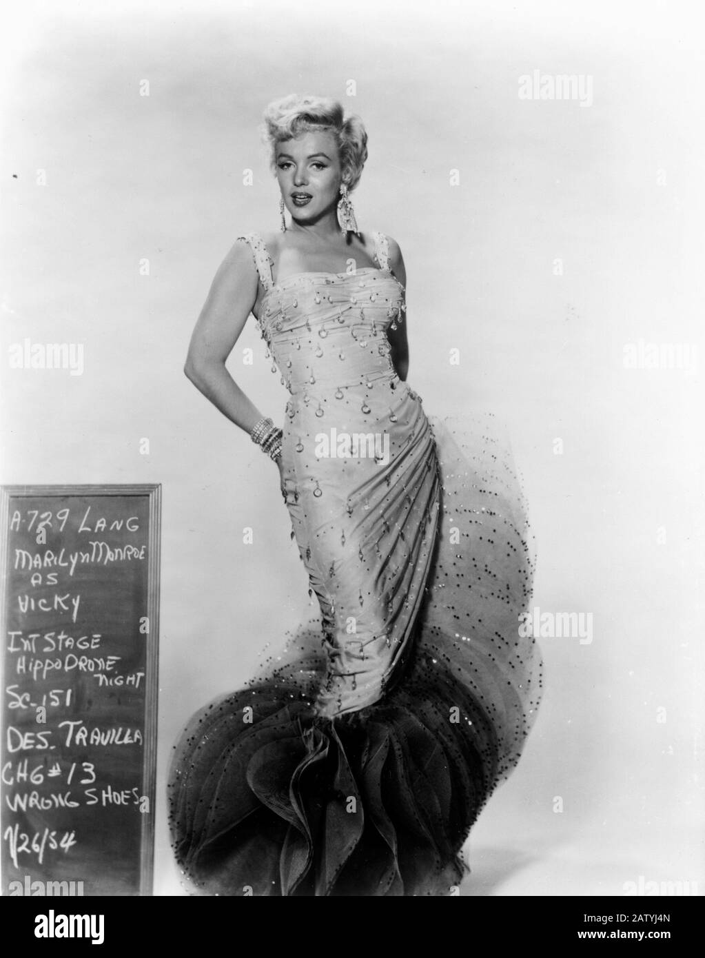 1954 : MARILYN MONROE , test de costume pour le film IL N'Y A PAS D'AFFAIRES COMME LE SHOW BUSINESS ( Follie dell'anno ) par Walter Lang - 20th Century Fox - Banque D'Images