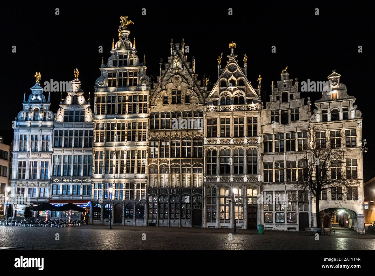 Façades de guildhalles baroques de la place historique Grote Markt dans la vieille ville d'Anvers, Flandre, Belgique, Europe Banque D'Images