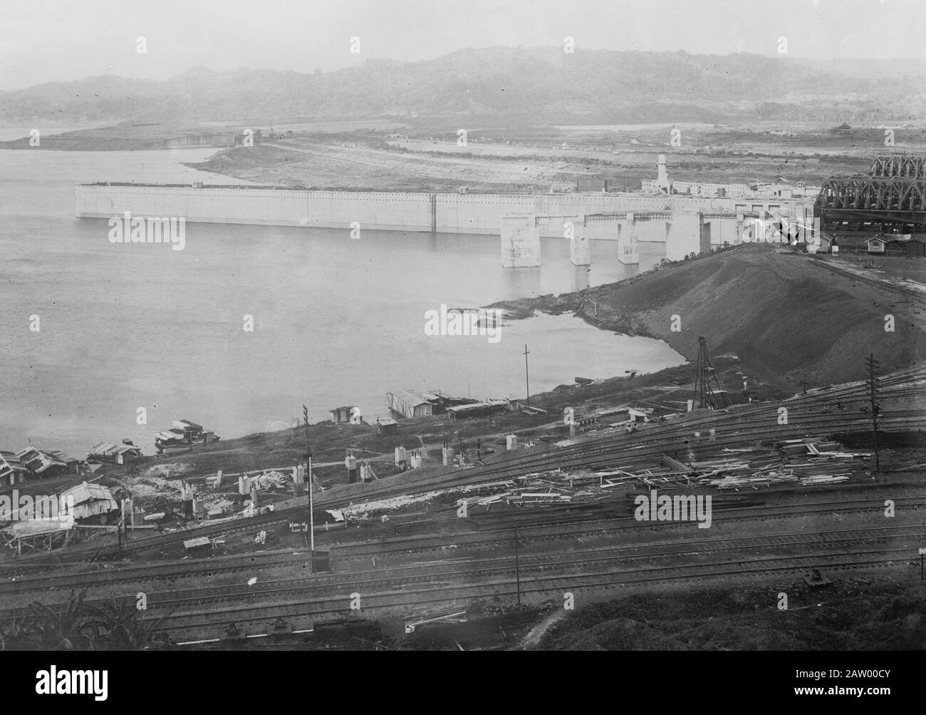 Gatun se verrouille de la tour d'eau [entre CA. 1910 et ca. 1915] Banque D'Images