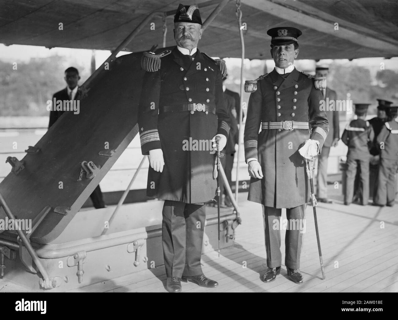 Contre-amiral Charles Johnson Badger, commandant de la flotte de l'Atlantique et commandant Quevedo du navire naval cubain Cuba CA. 1913 Banque D'Images