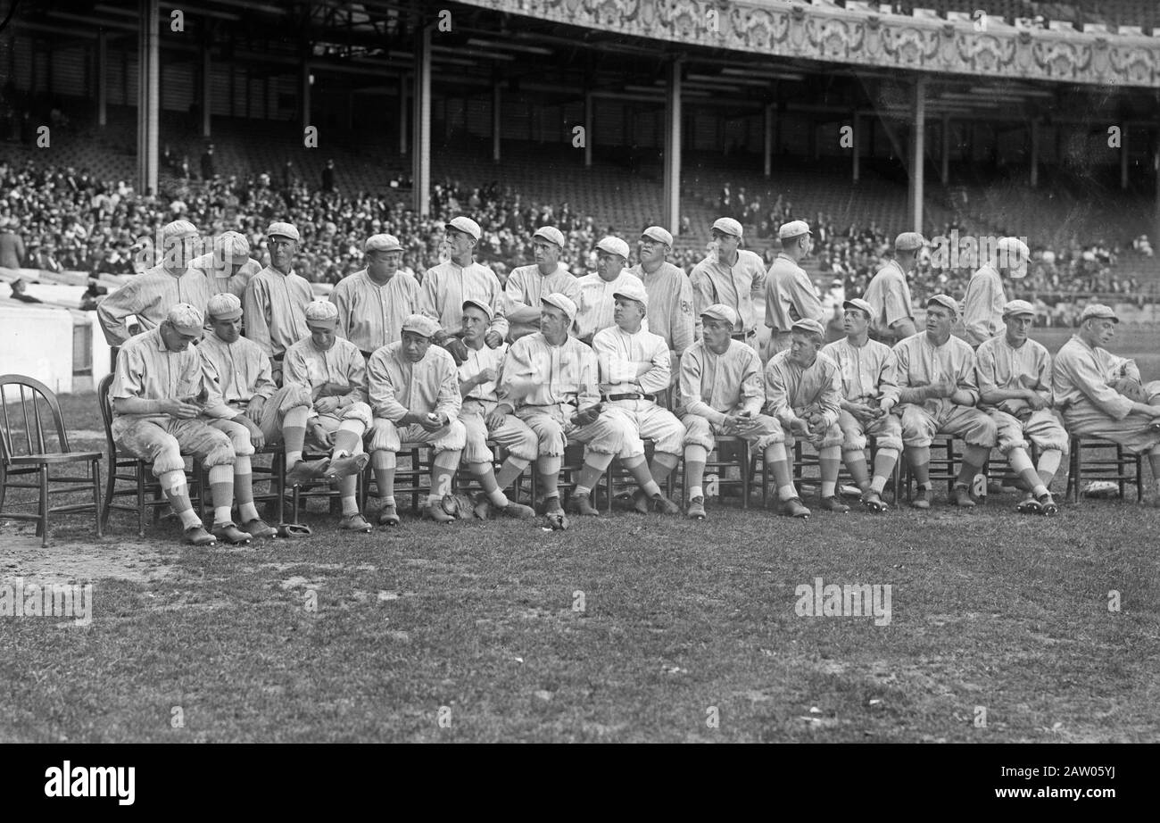 Rangée Supérieure (De Gauche À Droite) : Eddie Grant, Rube Schauer, Claude Cooper, Wilbert Robinson, Frank Mccormick, Grover Hartley, Larry Doyle, Jim Thorpe, Larry Mclean, Art Fromme, Fred Merkle, Ferdie Schupp. Rangée Inférieure (De Gauche À Droite) : Tillie Shafer, Art Fletcher, Fred Snodgrass, Art Demaree, Chef Meyers, Buck Herzog, Christy Mathewson, John Mcgraw, Rube Marquard, Red Murray, George Burns, Jeff Tesreau, Hooks Wiltse, Art Wilson Banque D'Images