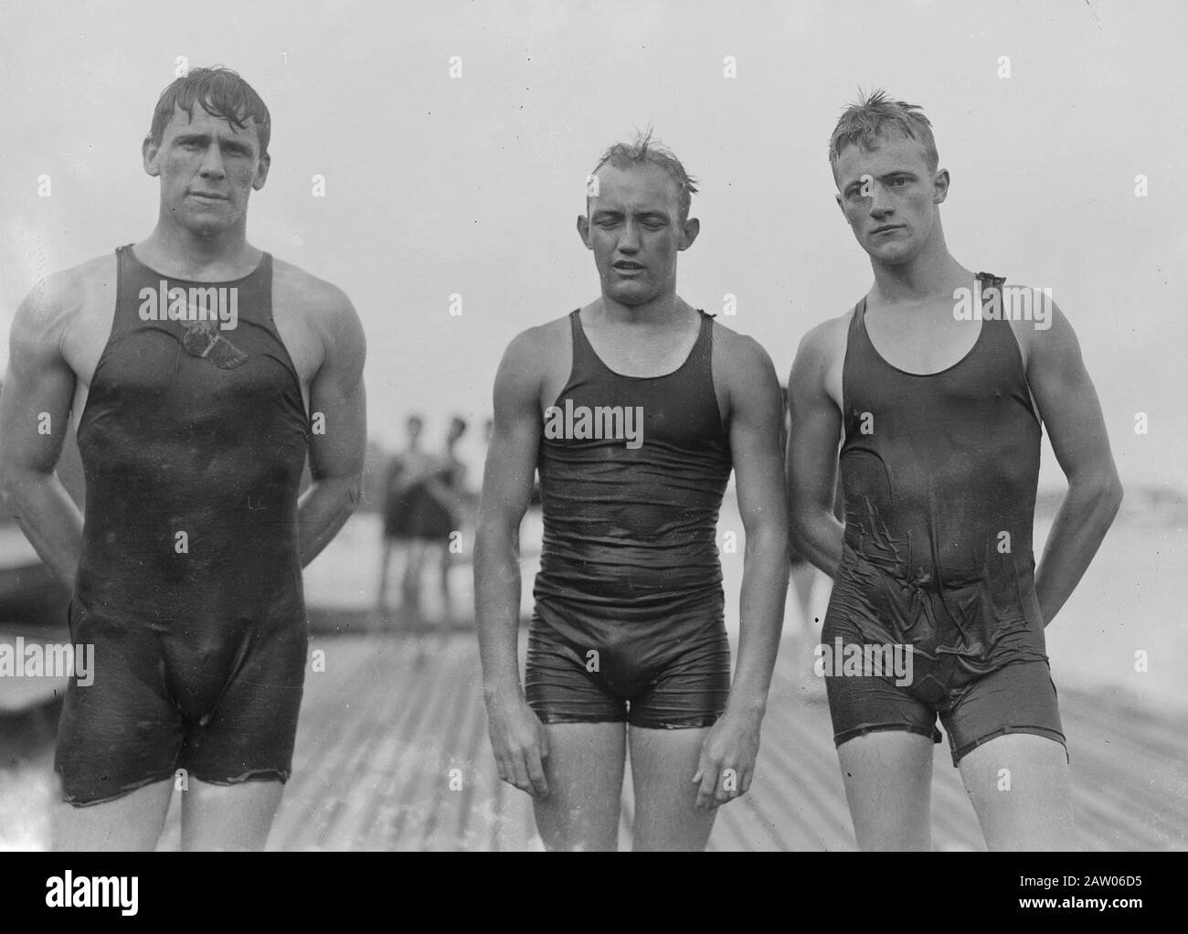 Photo montre les nageurs compétitifs Rex Cropsey, H. Knecht et J.C. Wheatley. Banque D'Images