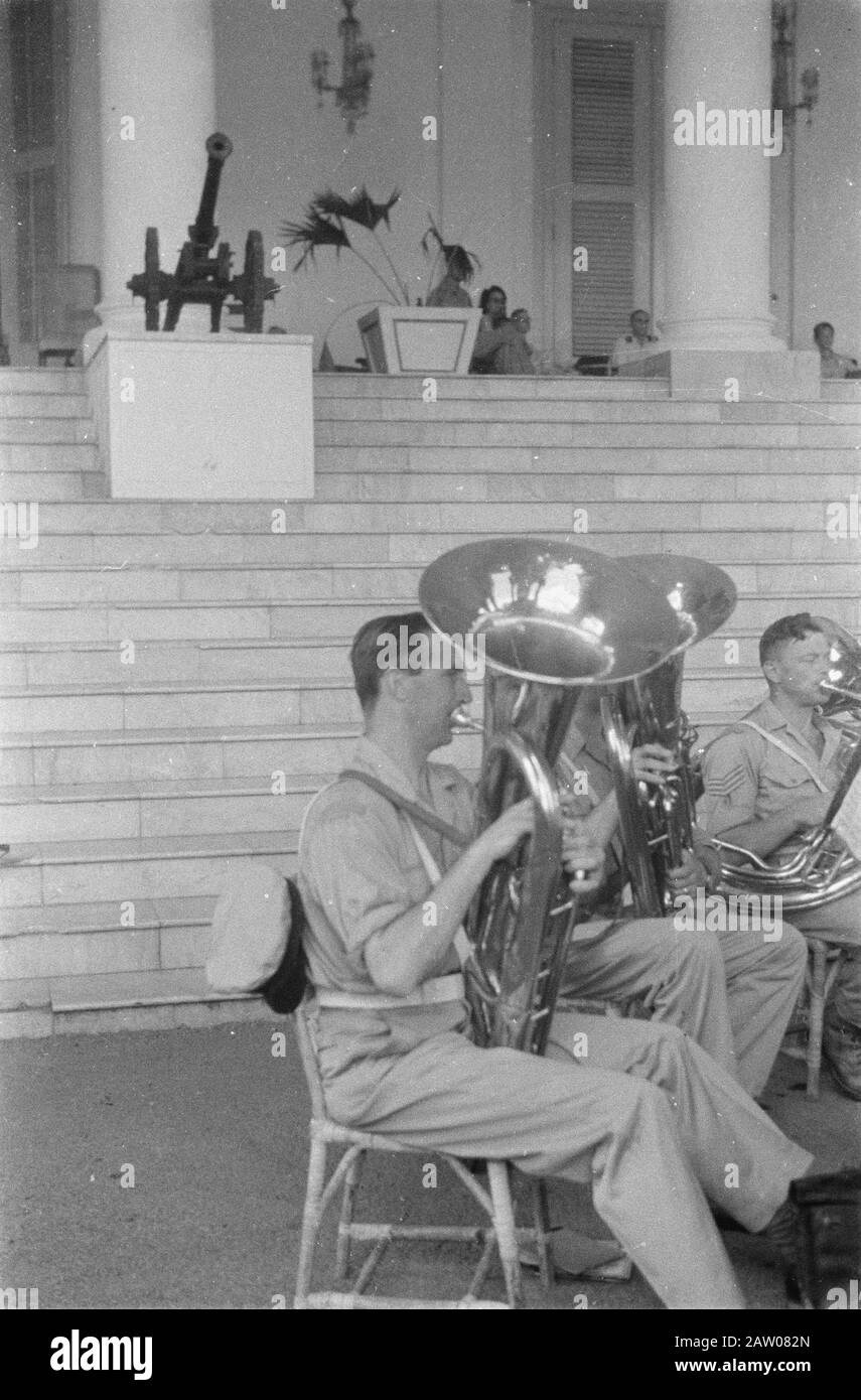Compétitions sportives à la Chapelle du Prince Berhard de Deca Sports Music Performance sur les marches du palais Date : 7 décembre 1946 lieu : Bogor, Indonésie, Inde néerlandaise Banque D'Images