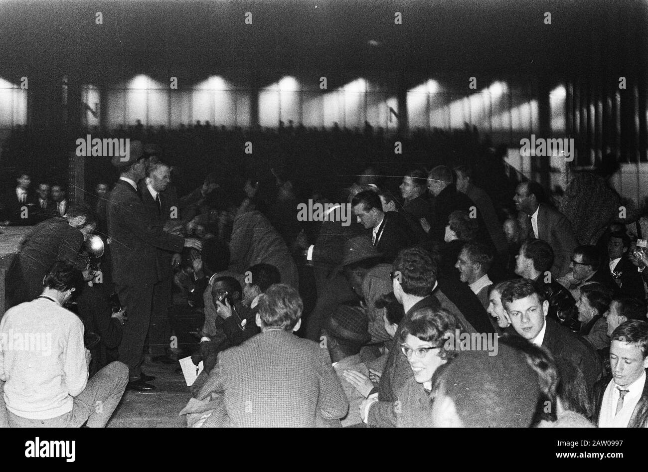 Concert de nuit par Ray Charles dans le bâtiment RAI. Ray Charles Date: 11 Mai 1963 Mots Clés: Concerts Personne Nom: Charles, Ray Banque D'Images