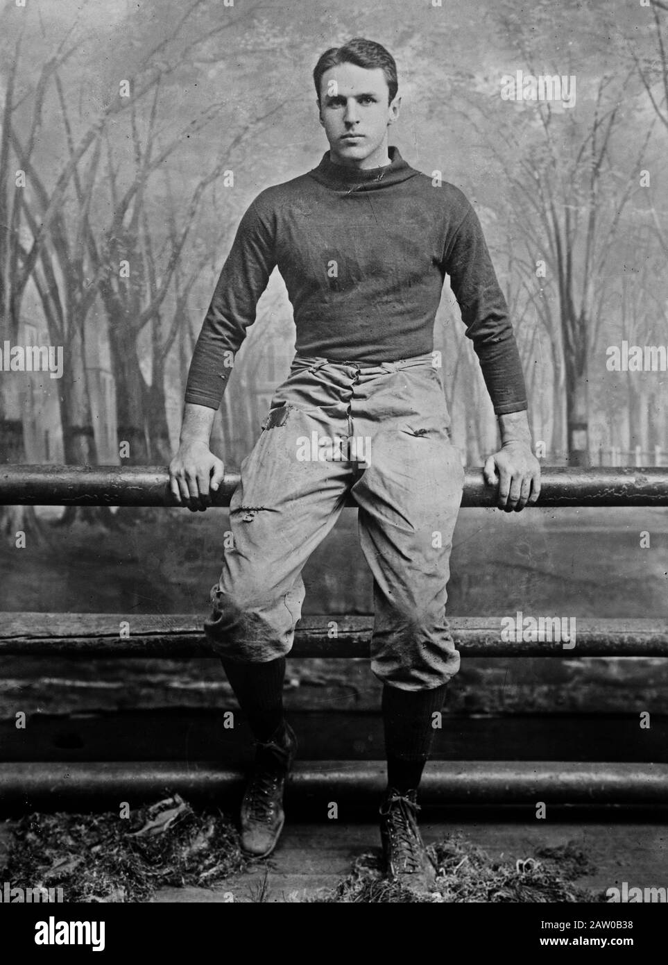 Joueur de football Lucius Horatio 'Ray' Bigelow III qui a joué pour l'équipe de football de Yale de 1905 à 1908 Banque D'Images