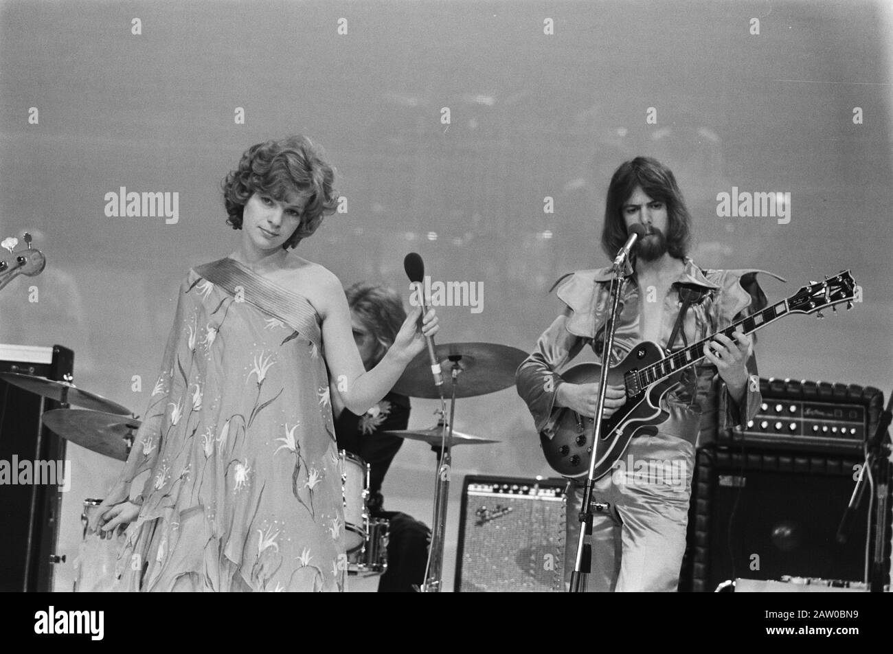 Concours National À Jaarbeurs Utrecht; Enseigner À La Répétition Date: 26 Février 1975 Lieu: Utrecht Mots Clés: Rock Band, Répétitions Institution Nom: Festival National De La Chanson, Teach In Banque D'Images