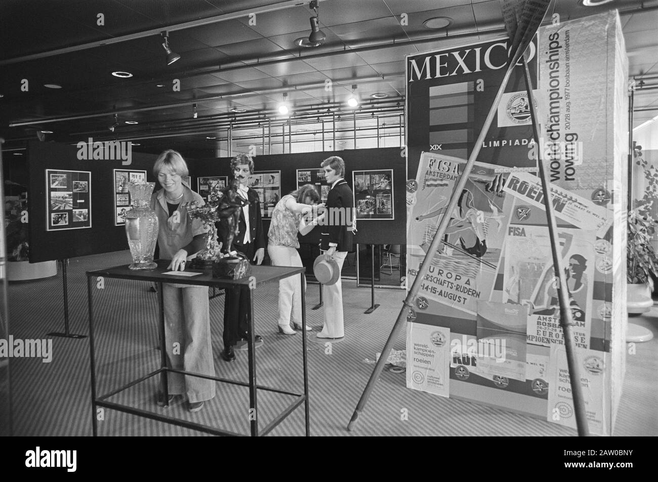 National Sports Museum vise l'exposition concernant l'aviron de la coupe du monde et le 60ème anniversaire KNRB Date : 15 août 1977 mots clés : aviron, expositions Banque D'Images