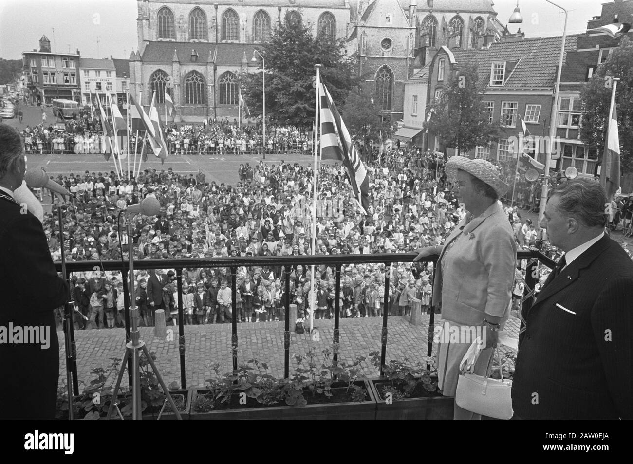 Queen Juliana Visits Zealand Date: 20 juin 1968 lieu: Hulst, Zeeland mots clés: Queens, Town Houses Nom De La Personne: Juliana (Queen Netherlands), Juliana, Queen Banque D'Images