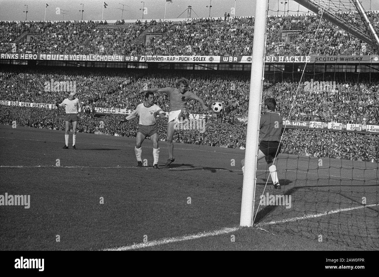 Pays-Bas / Allemagne de l'est 3-2, (R) Empereur, (l) Kirsche Date : 10 octobre 1971 lieu : GDR, Allemagne, Pays-Bas mots clés : sport, football Banque D'Images