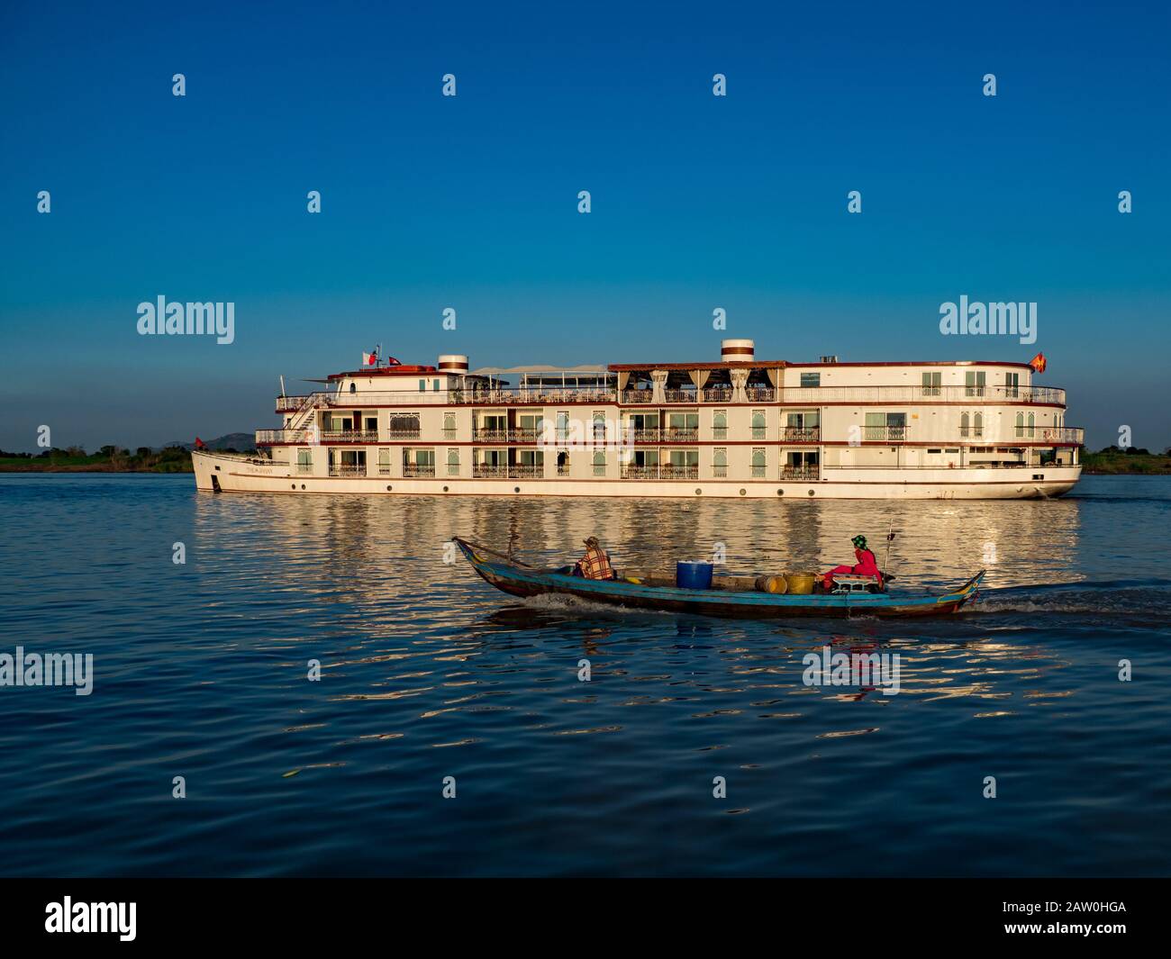 Le magnifique navire touristique le Jahan possédé par Heritage Line et utilisé par National Geographic Expeditions le long du Mékong au Cambodge Banque D'Images