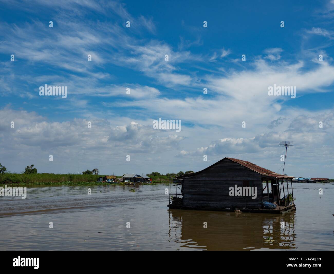 Les habitants de Prek Toal, sur le lac Tonle Sap, vivent dans un village flottant qui passe une grande partie de leur vie sur l'eau dans tout ce qu'ils font Banque D'Images