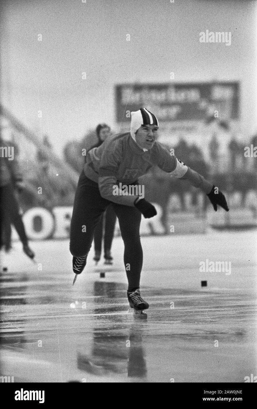 Championnats de patinage néerlandais Mesdames et Messieurs Deventer. Stien Kaiser en action Date: 10 janvier 1970 lieu: Deventer mots clés: Championnats, PATINAGE, sport Personne Nom: Kaiser, Stien Banque D'Images