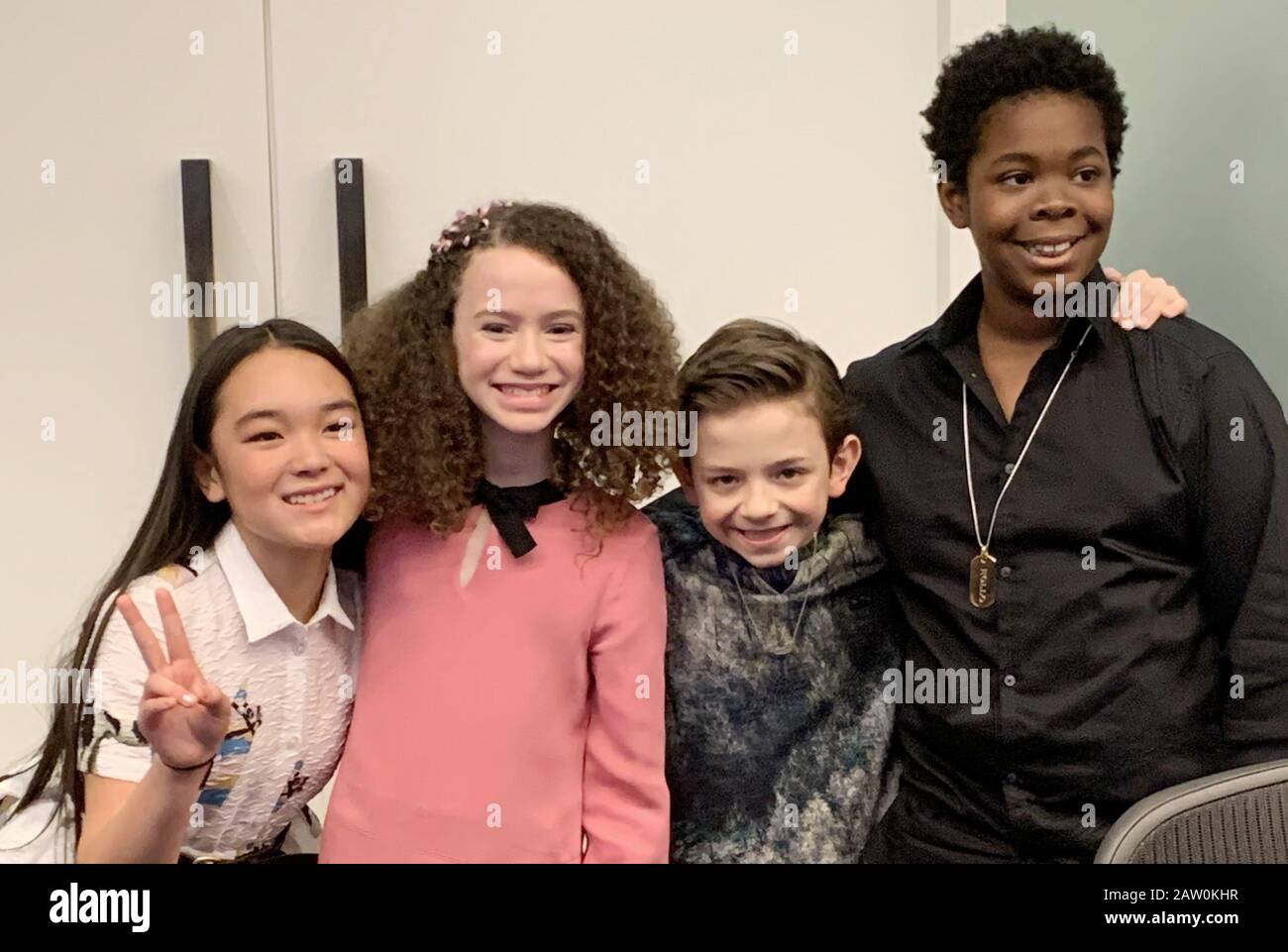 Ai-Chan Carrier, Chloe Coleman, Winslow Fegley, Kei 01/31/2020 Disney+  'Timmy Failure: Des Erreurs Ont Été Faites' Photocall Tenu Aux Studios Walt  Disney À Burbank, Ca Photo Par Izumi Hasegawa / Hollywood News