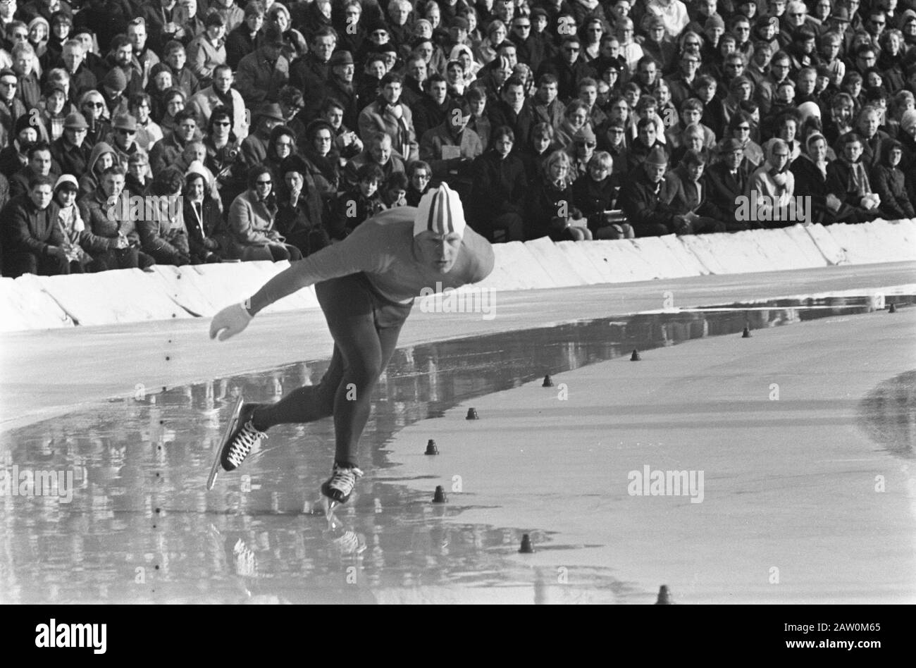 Championnat De Patinage Hollandais, Jaap Eden Baan, No 3 Eriks, No 4 Jorritsma Et No 6 Nottet Date : 17 Décembre 1967 Mots Clés : Championnats, Patinage, Personne De Sport Nom : Eden, Jaap, Eriks, Nottet, Peter Banque D'Images