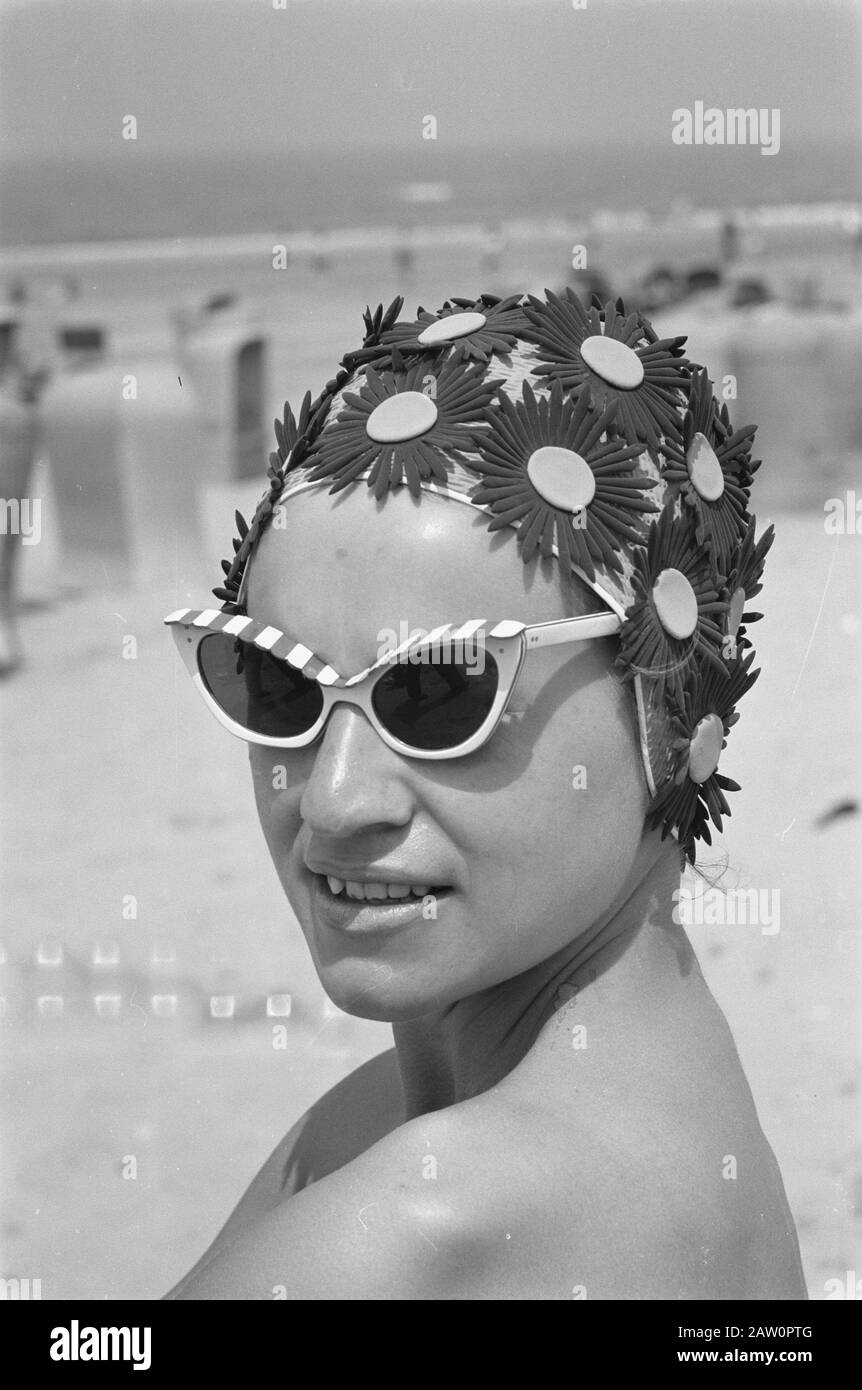 Nouvelles Modes Date: 16 Juin 1961 Mots Clés: Beach Fashion Banque D'Images