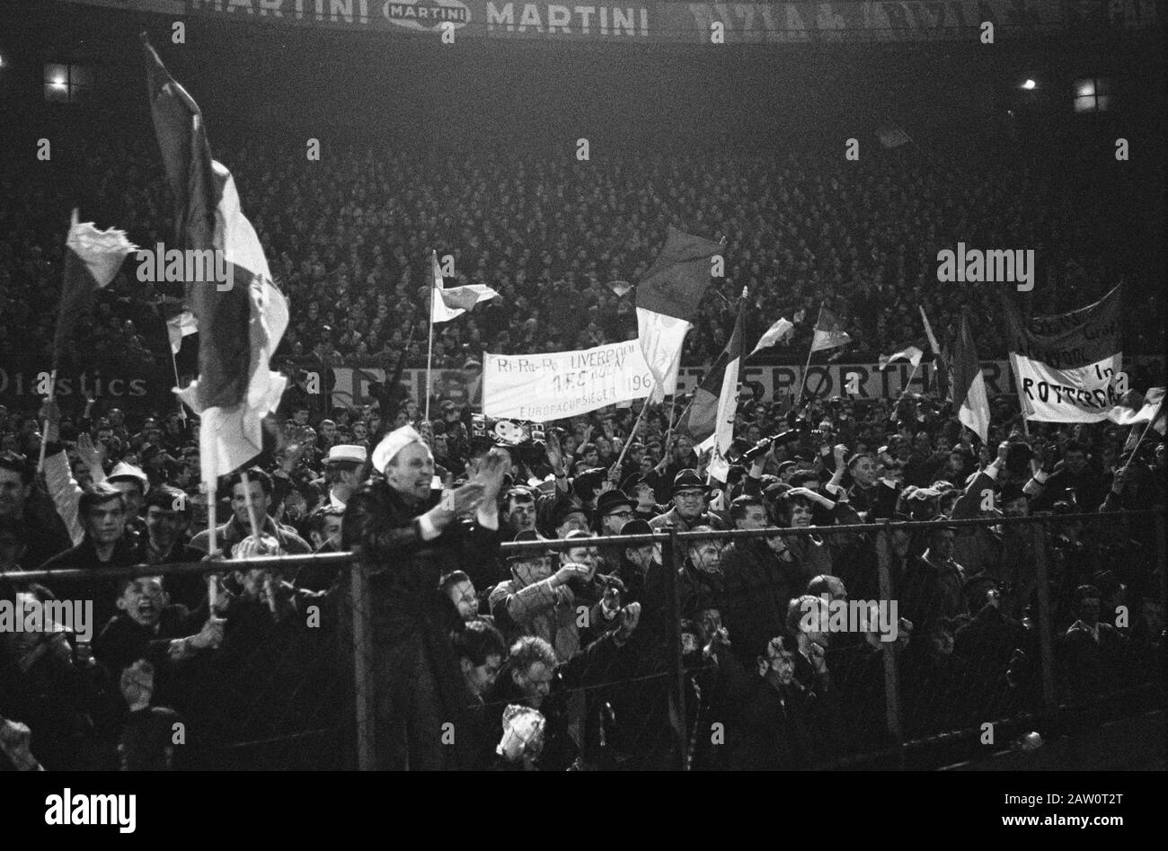 FC Koln à Liverpool 2-2 au stade Feyenoord, stand des supporters; Banque D'Images