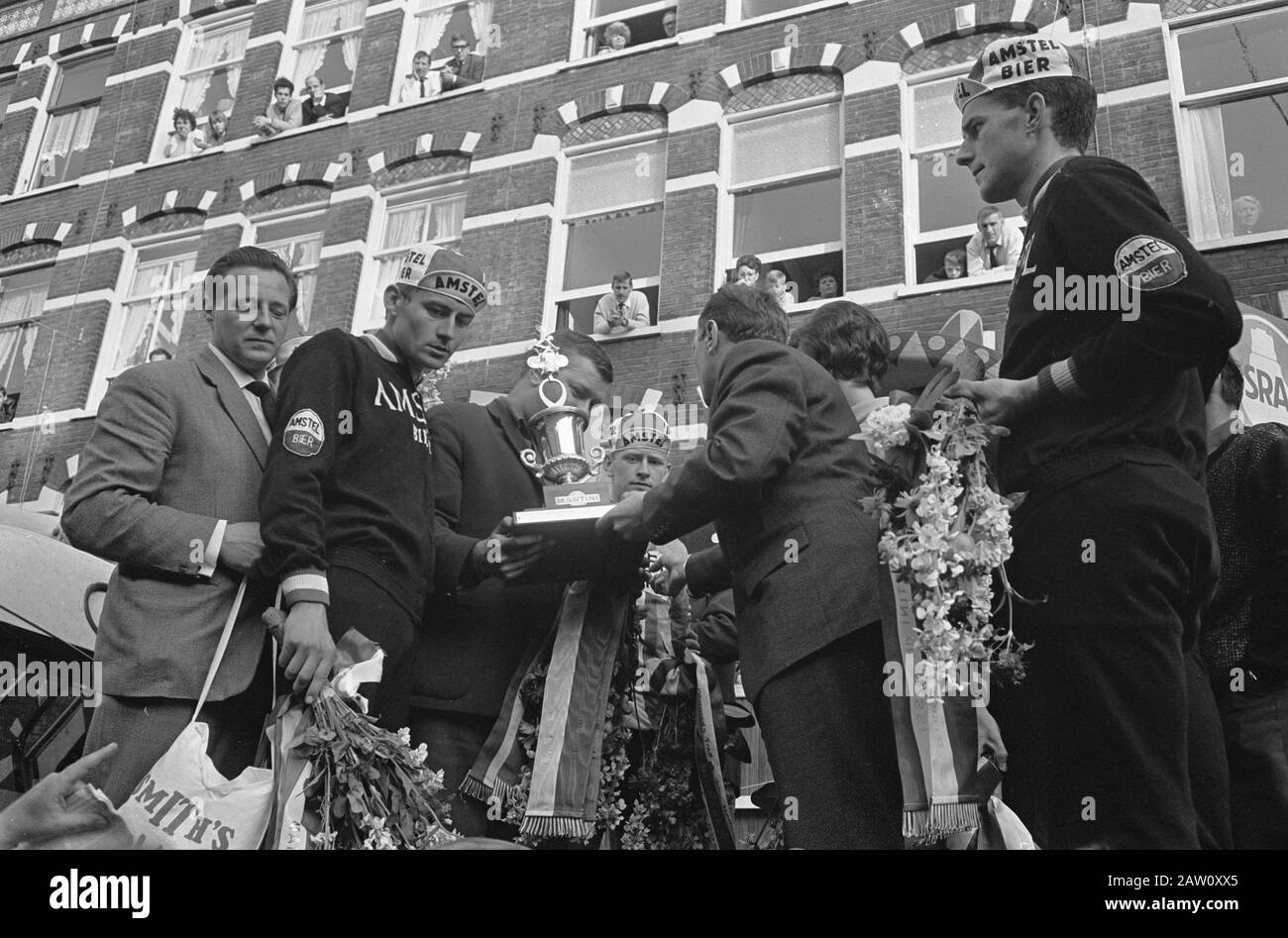 Olympia Tour à Amsterdam, l'équipe Amstel Date: 1 juin 1965 lieu: Amsterdam, Noord-Holland mots clés: Labour, cyclistes institution Nom: Olympia's round Pays-Bas Banque D'Images