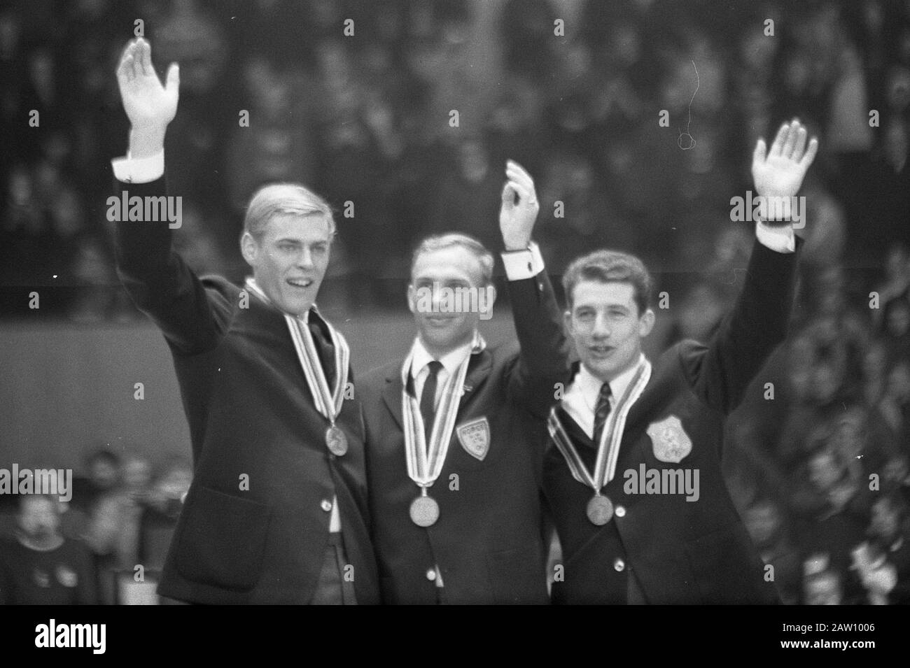 Jeux Olympiques D'Hiver À Grenoble. Médaillés à 1500 mètres. De gauche à droite Ard Schenk (seconde partagée), Ivar Eriksen (Norvège, seconde divisée) et Kees Verkerk (or). Date : 15 Février 1968 Lieu : Grenoble Mots Clés : Patinage, Sport Nom De La Personne : Eriksen Ivar, Schenk, Ard, Verkerk, Kees Nom De L'Institution : Jeux Olympiques D'Hiver Banque D'Images