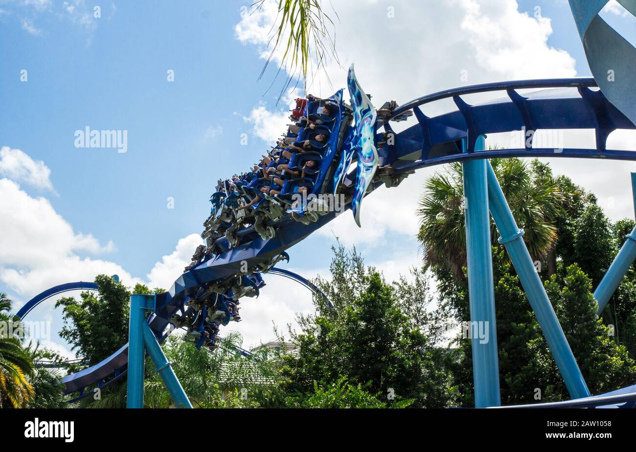 Manta, Seaworld Orlando, Floride, États-Unis D'Amérique, Juillet 2019. Les personnes qui ont tiré sur cette roue à roulettes en acier bleu volant sont magnifiques. Rayon de Manta Banque D'Images