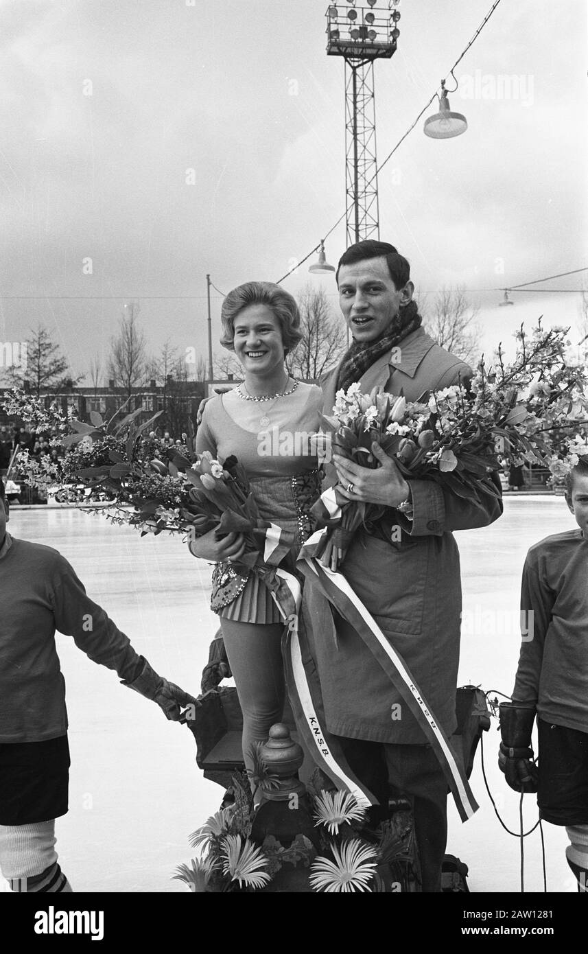 Reine Juliana et princesses à Jaap Eden Baan en hommage Sjoukje Dijkstra Date : 24 mars 1962 mots clés : Nom de la Personne honorée : Dijkstra, Sjoukje, Eden, Jaap, Juliana (Reine Pays-Bas) Banque D'Images
