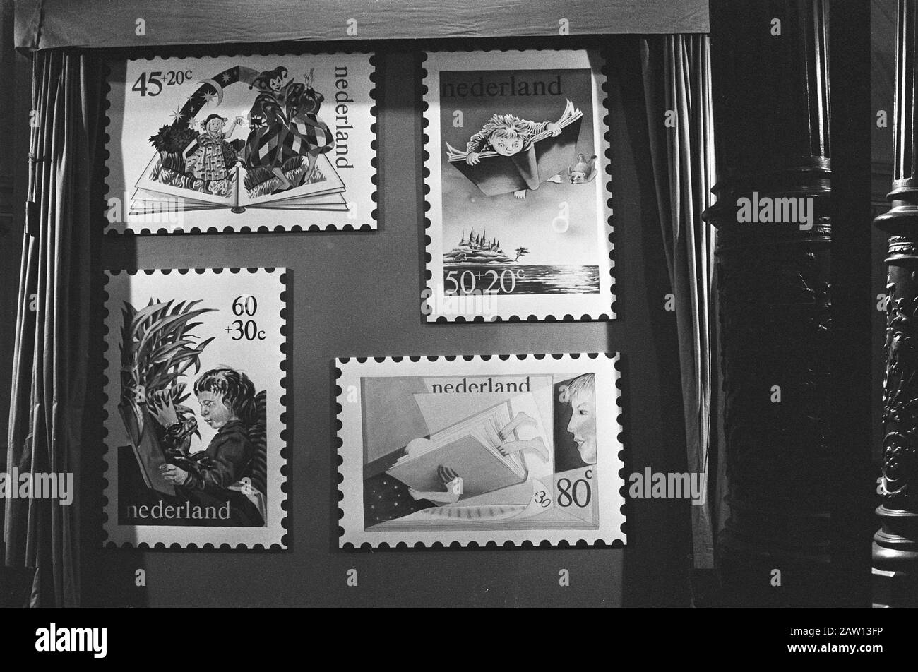 Dévoilement de Kinderpostzegels dans Concertgebouw due 27 St enfants, timbres enfants conçus Date: 10 septembre 1980 lieu: Amsterdam, Noord-Holland mots clés: Expositions, timbres pour enfants Banque D'Images