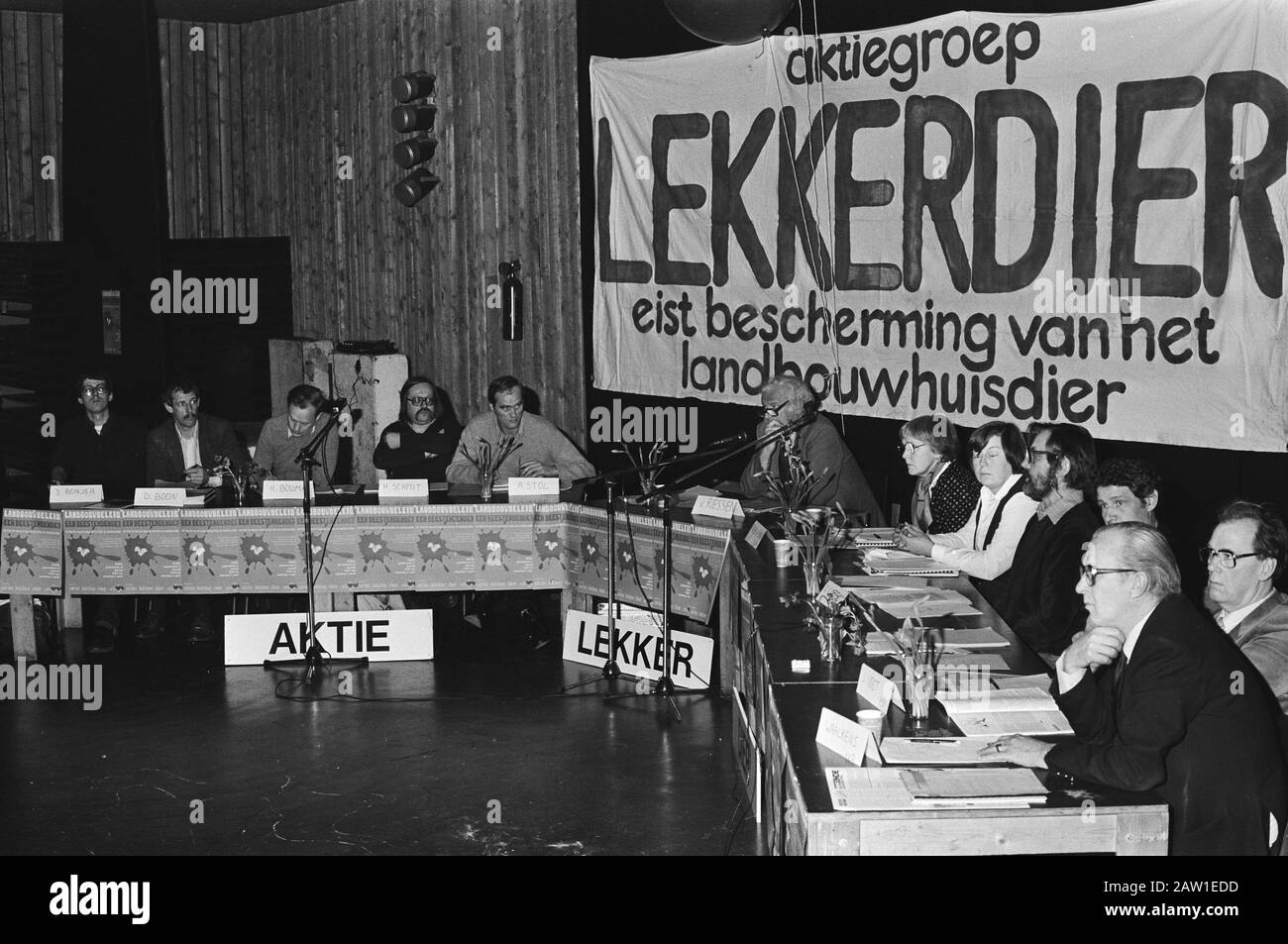 Mission Bon animal, forum de discussion par groupe d'action De Bons hommes politiques animaux interviewés par des publicistes sur les animaux de ferme Date: 4 avril 1981 lieu: Utrecht mots clés: Politiciens, groupes d'action Banque D'Images