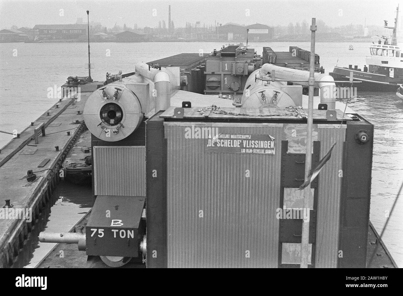 Mission Texelse Courant, navire Beemster équipement de dessalement d'eau à Amsterdam Date: 5 janvier 1972 lieu: Amsterdam, Noord-Holland mots clés: Bateaux Banque D'Images