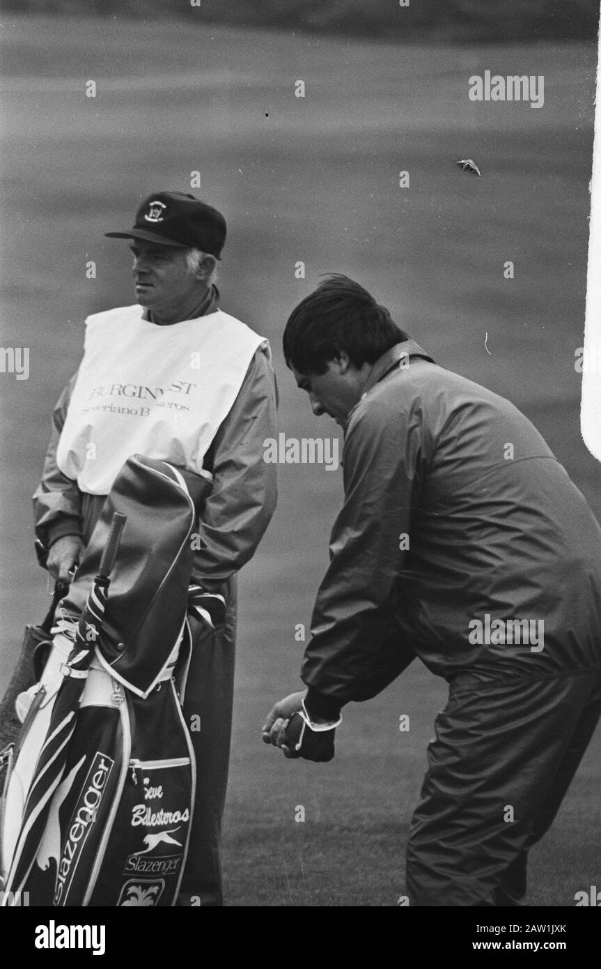 KLM Golf Tournament à Noordwijk; Seve Ballesteros en action (en vêtement de pluie) Date : 24 juillet 1986 lieu : Noordwijk Banque D'Images
