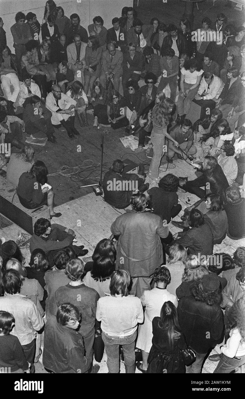 Enseignement public à la jeunesse Paradiso, Amsterdam sur l'avenir de Paradiso: Aperçu Date: 3 septembre 1969 lieu: Amsterdam, Noord-Holland mots clés: CENTRE jeunesse Nom de l'institution Paradiso Banque D'Images