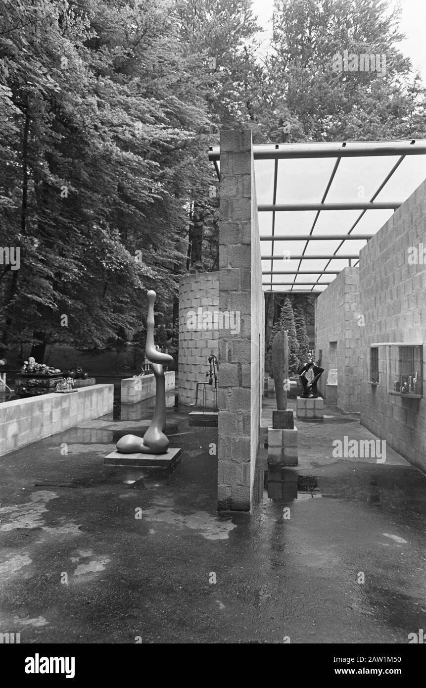 Exposition d'ouverture de sculptures au parc Sonsbeek à Arnhem Date : 26 mai 1966 lieu : Arnhem mots clés : photos, sculptures, expositions, expositions d'art Banque D'Images Exposition d'ouverture de sculptures au parc Sonsbeek à Arnhem Date : 26 mai 1966 lieu : Arnhem mots clés : photos, sculptures, expositions, expositions d'art Banque D'Images