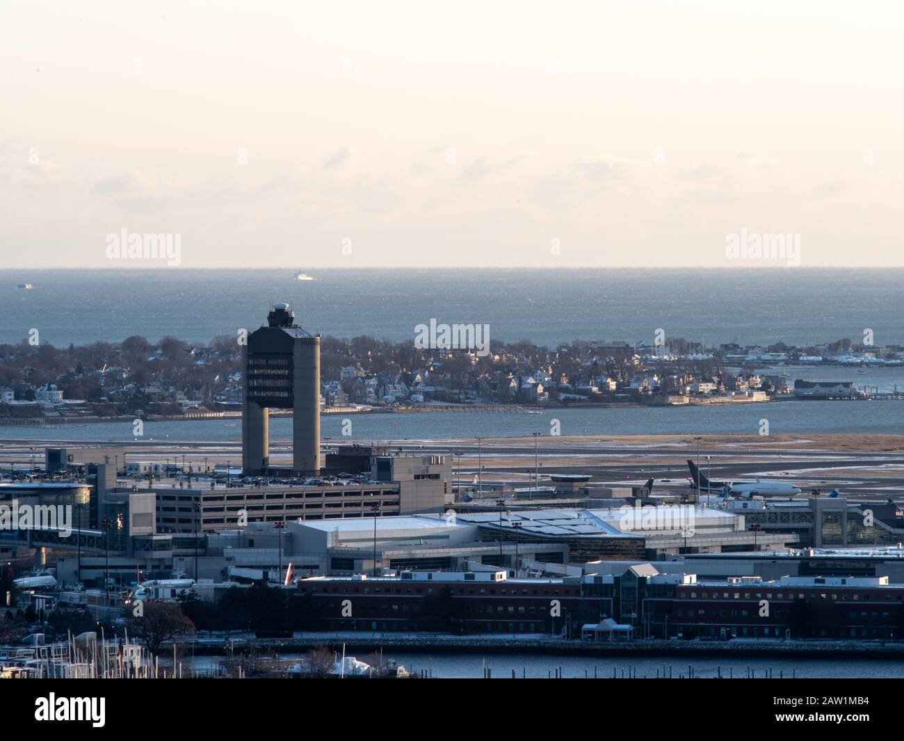 La Tour De Contrôle De La Circulation Aérienne À L'Aéroport International Logan De Boston Banque D'Images